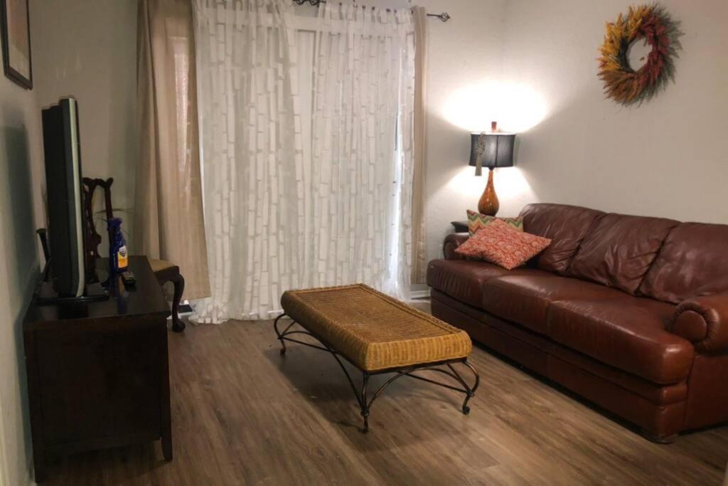 Lovely 1-Bedroom Rental Space With Free Parking Charlotte Extérieur photo
