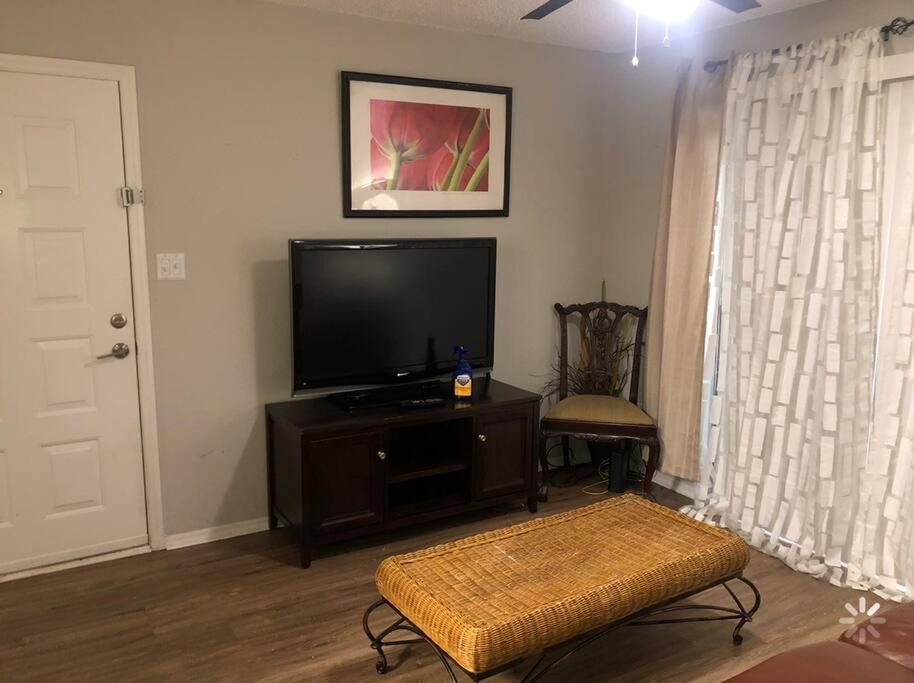 Lovely 1-Bedroom Rental Space With Free Parking Charlotte Extérieur photo